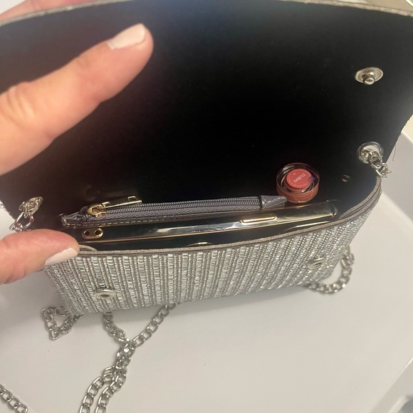 NWT ~Silver Textured Envelope Clutch - Picture 5 of 8